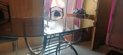 Mesa de comedor de vidrio y metal - miniatura 1