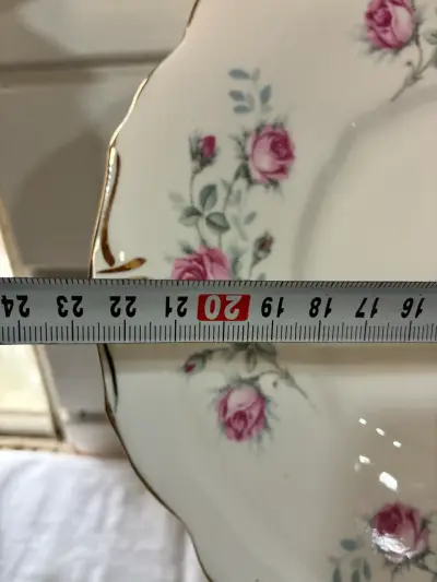 Plato para galletas de porcelana con rosas - miniatura 2