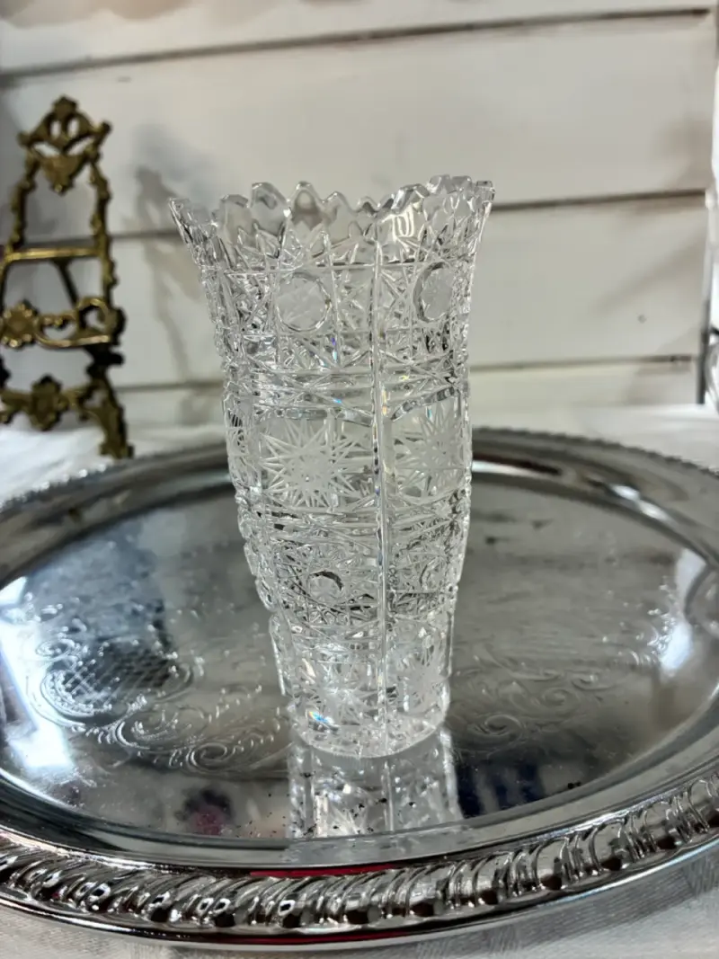 Florero de cristal tallado vintage - 1