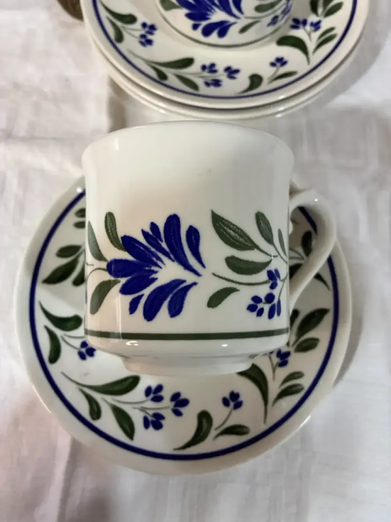 Juego de tazas de loza inglesa con diseño floral - 2