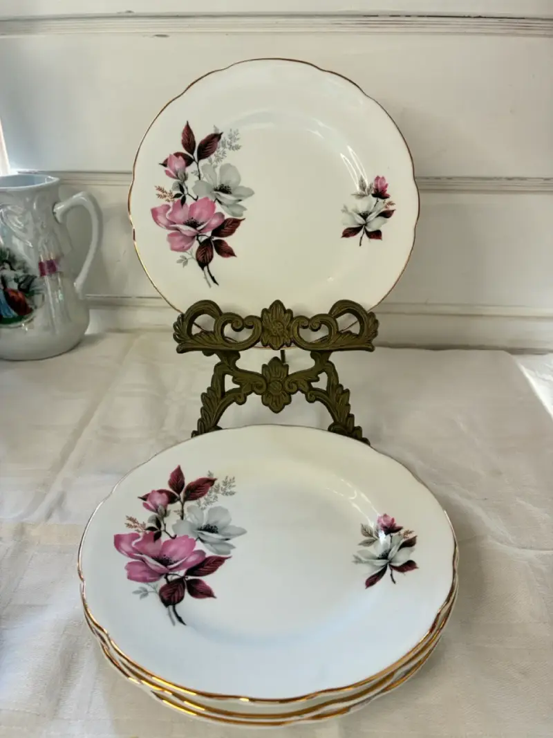 Juego de platos de porcelana con flores - 1