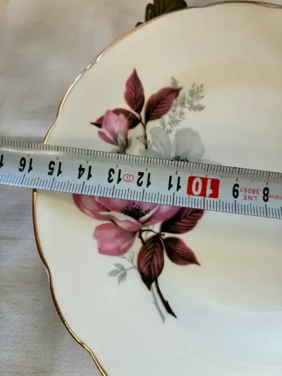 Juego de platos de  porcelana con flores - miniatura 2