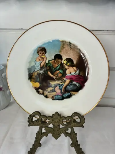 Plato decorativo con escena clásica - miniatura 1
