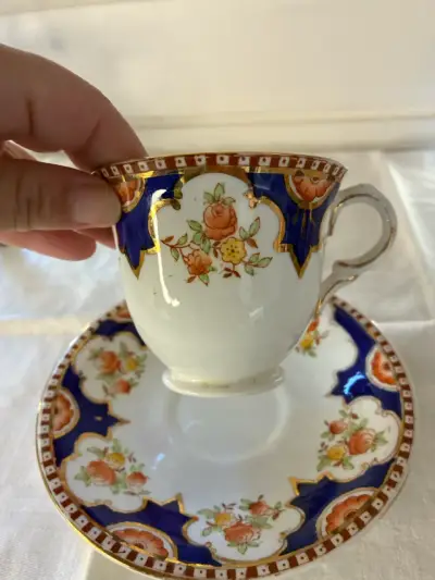 Taza de té vintage con diseño floral - miniatura 2