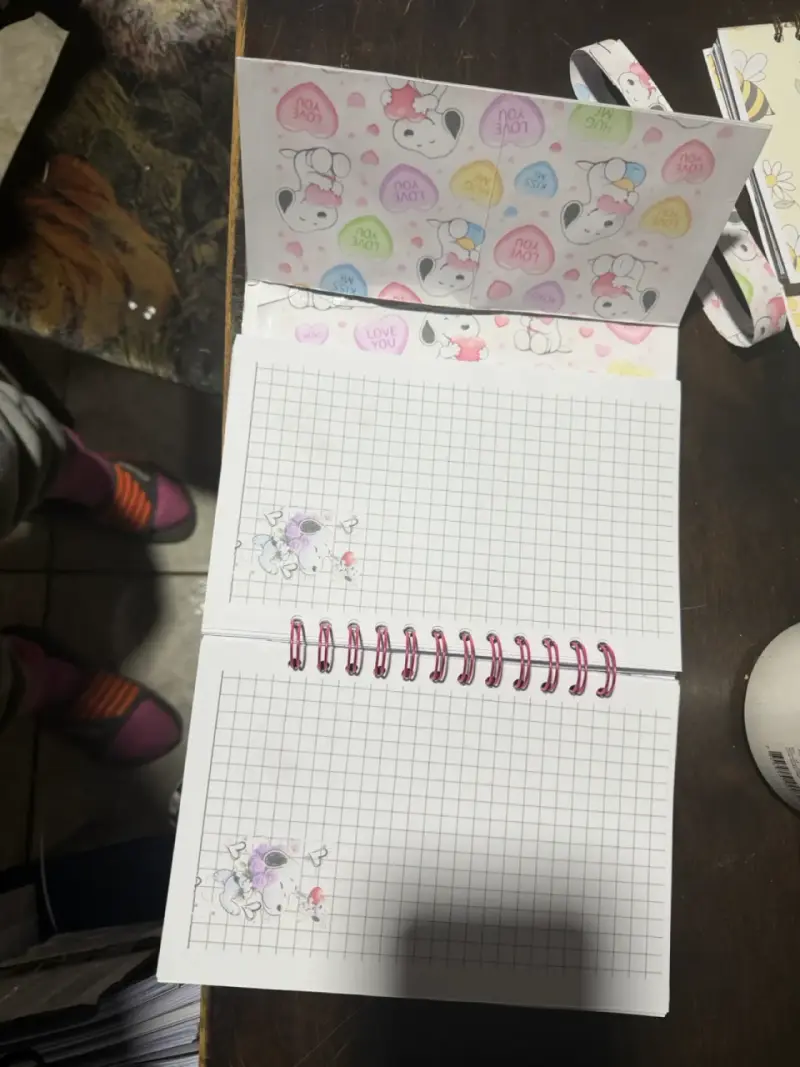 Agendas medianas Snoopy con diseño de corazones - 2