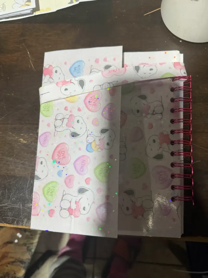 Agendas medianas Snoopy con diseño de corazones - 3