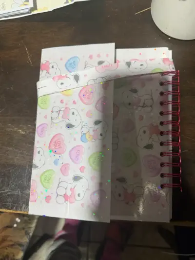 Agendas medianas Snoopy con diseño de corazones - miniatura 3