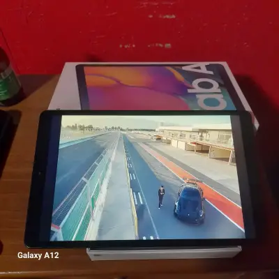 Tablet Samsung Galaxy Tab A con caja - miniatura 1