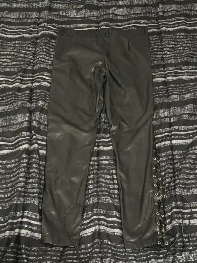 pantalón cuerina ajustable L - miniatura 3