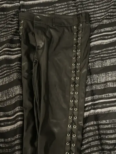 pantalón cuerina ajustable L - miniatura 4