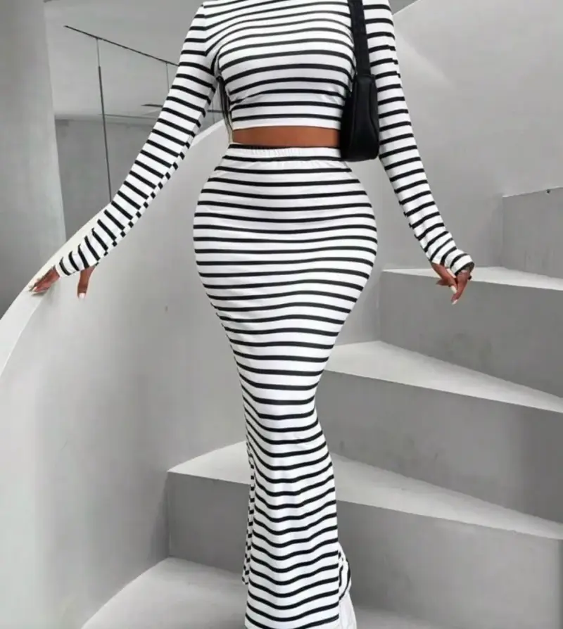 Conjunto de falda y top a rayas blanco y negro - 1