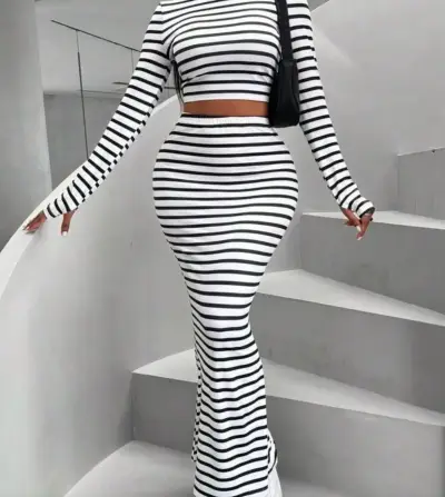 Conjunto de falda y top a rayas blanco y negro - miniatura 1