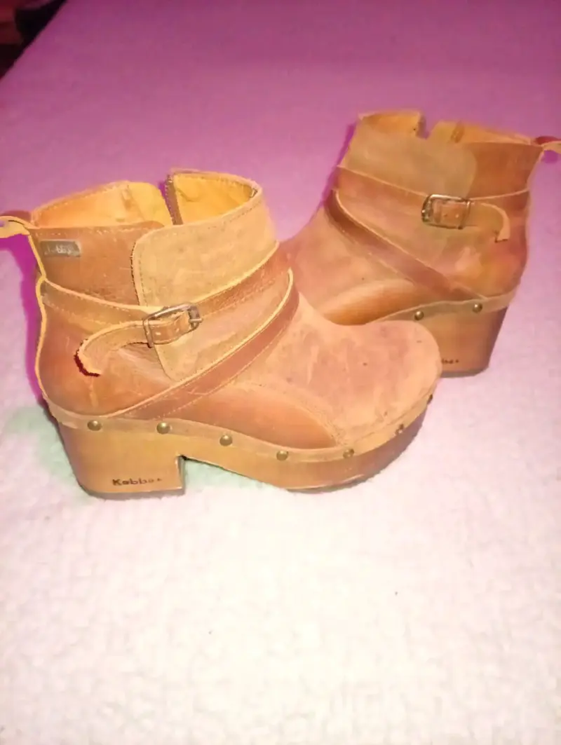 Botines de cuero marrón con hebilla