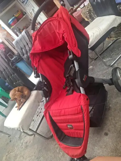 Coche de bebé Britax rojo plegable - miniatura 1