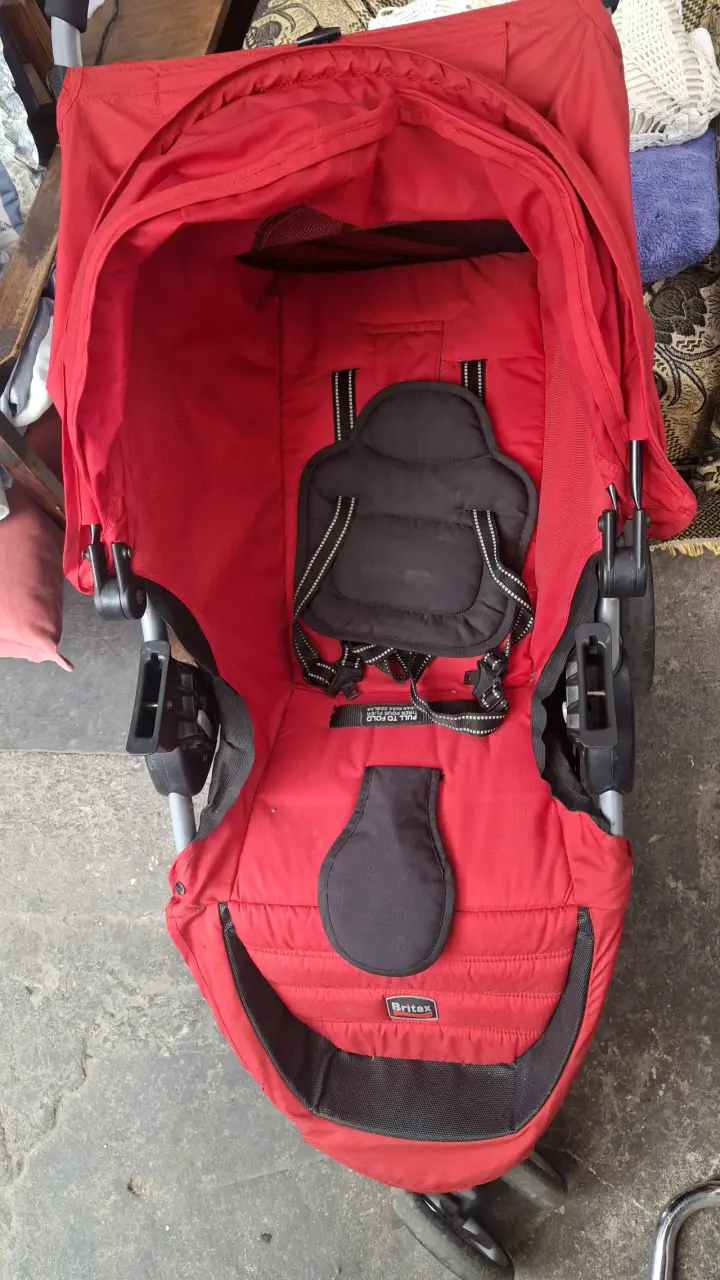 Coche de bebé Britax rojo plegable - 2