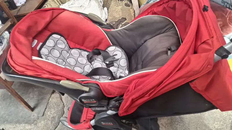 Coche de bebé Britax rojo plegable - 5