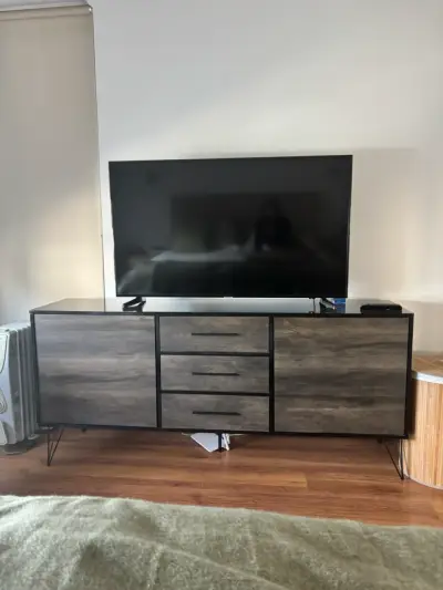 Mueble de TV moderno con cajones - miniatura 1