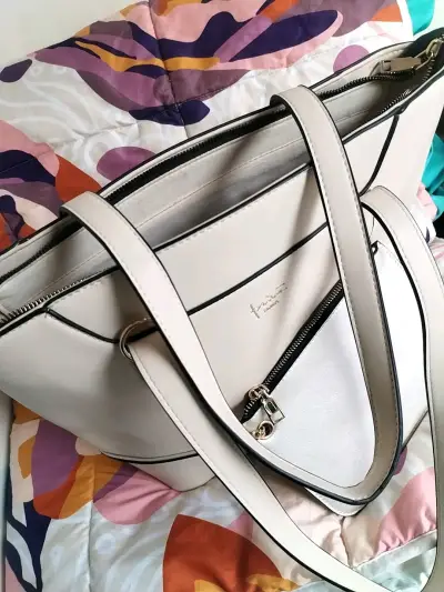 Bolso beige con cartera adicional - miniatura 2