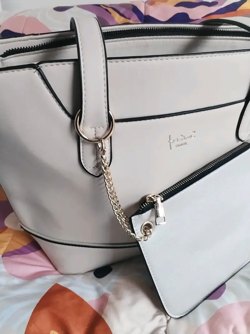 Bolso beige con cartera adicional - 3