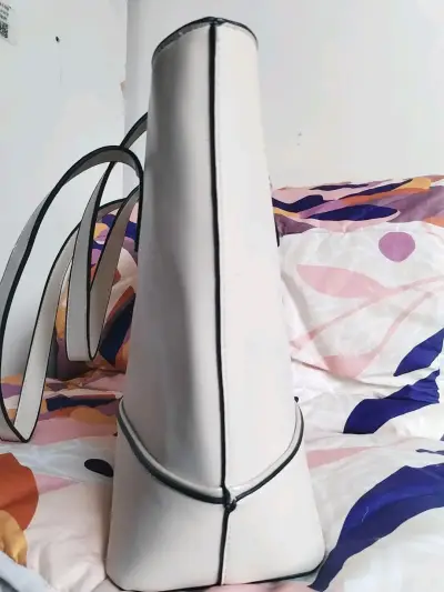 Bolso beige con cartera adicional - miniatura 6