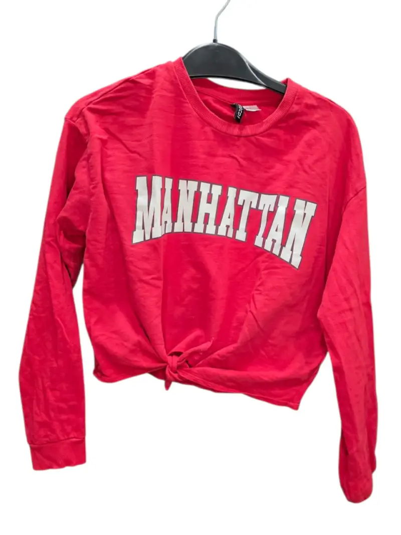 Polera roja con diseño Manhattan - 1