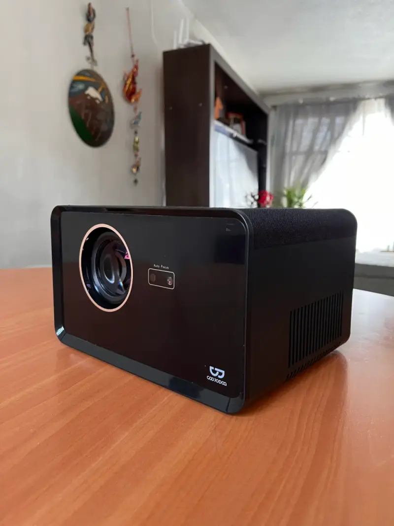 Proyector GoodDoDo tipo Smart TV - 1