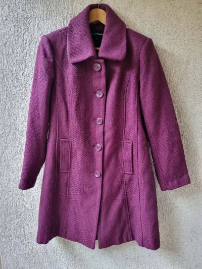 Abrigo color magenta de lana con botones, talla M - miniatura 1