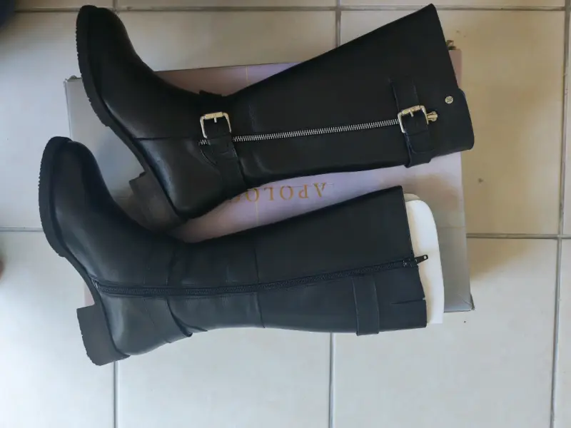 Botas negras de cuero con cierre lateral talla 38 - 1