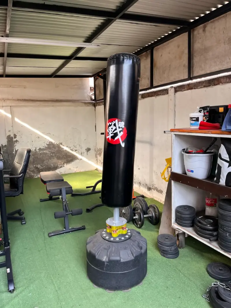 Saco de boxeo con base ajustable - 1