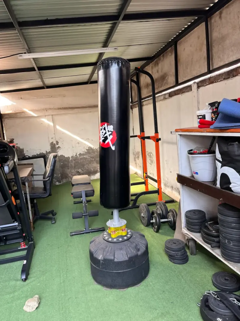 Saco de boxeo con base ajustable - 2