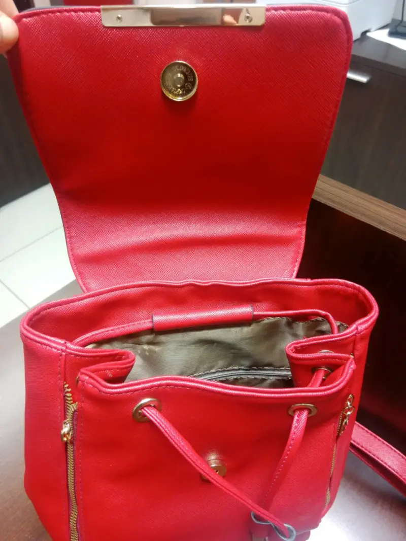 Mochila de cuero sintético roja elegante - 3