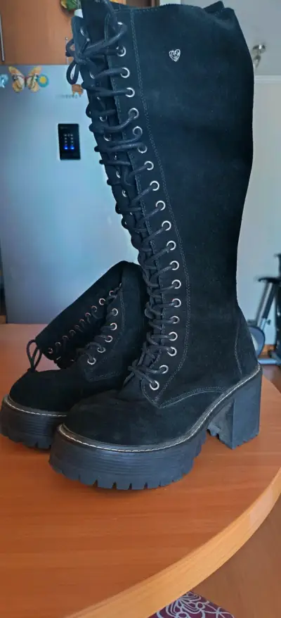 Botas negras de plataforma con cordones - miniatura 1