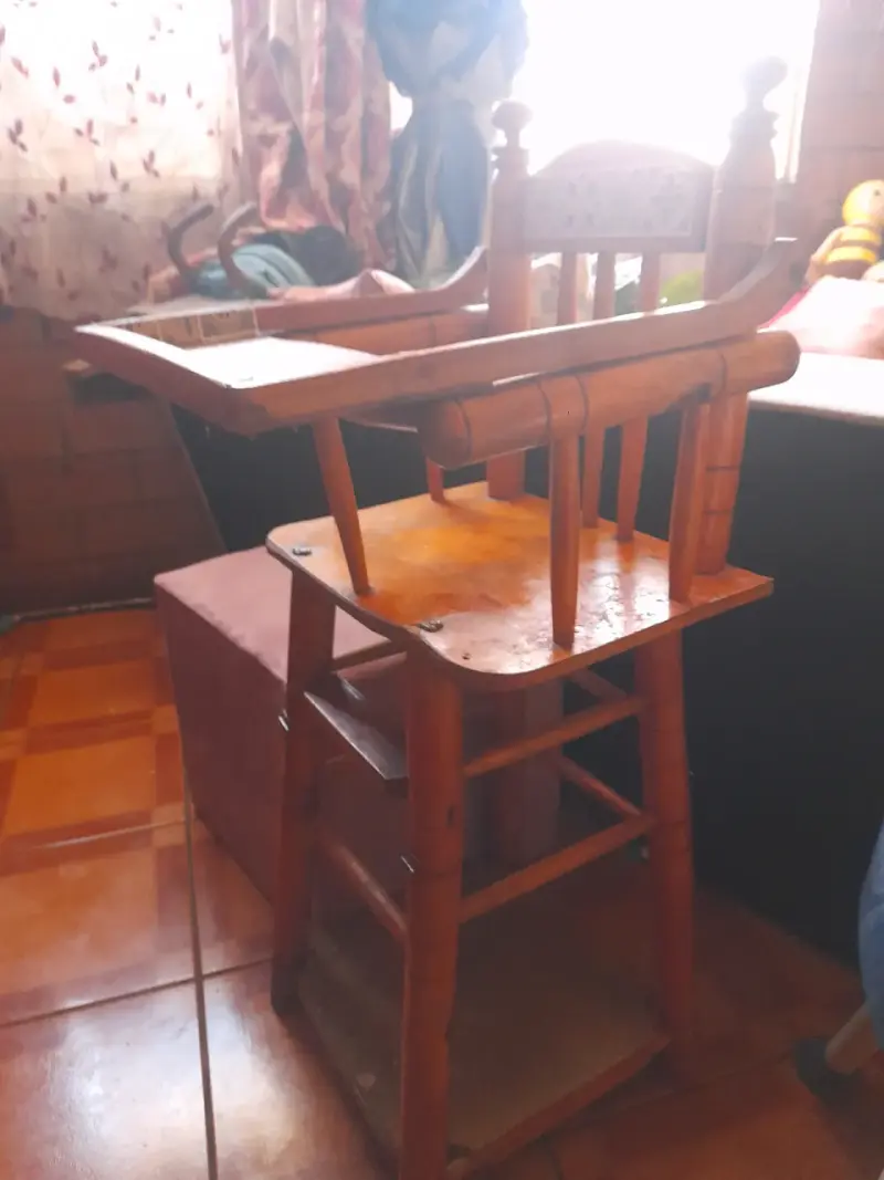Silla alta de madera para bebé - 1