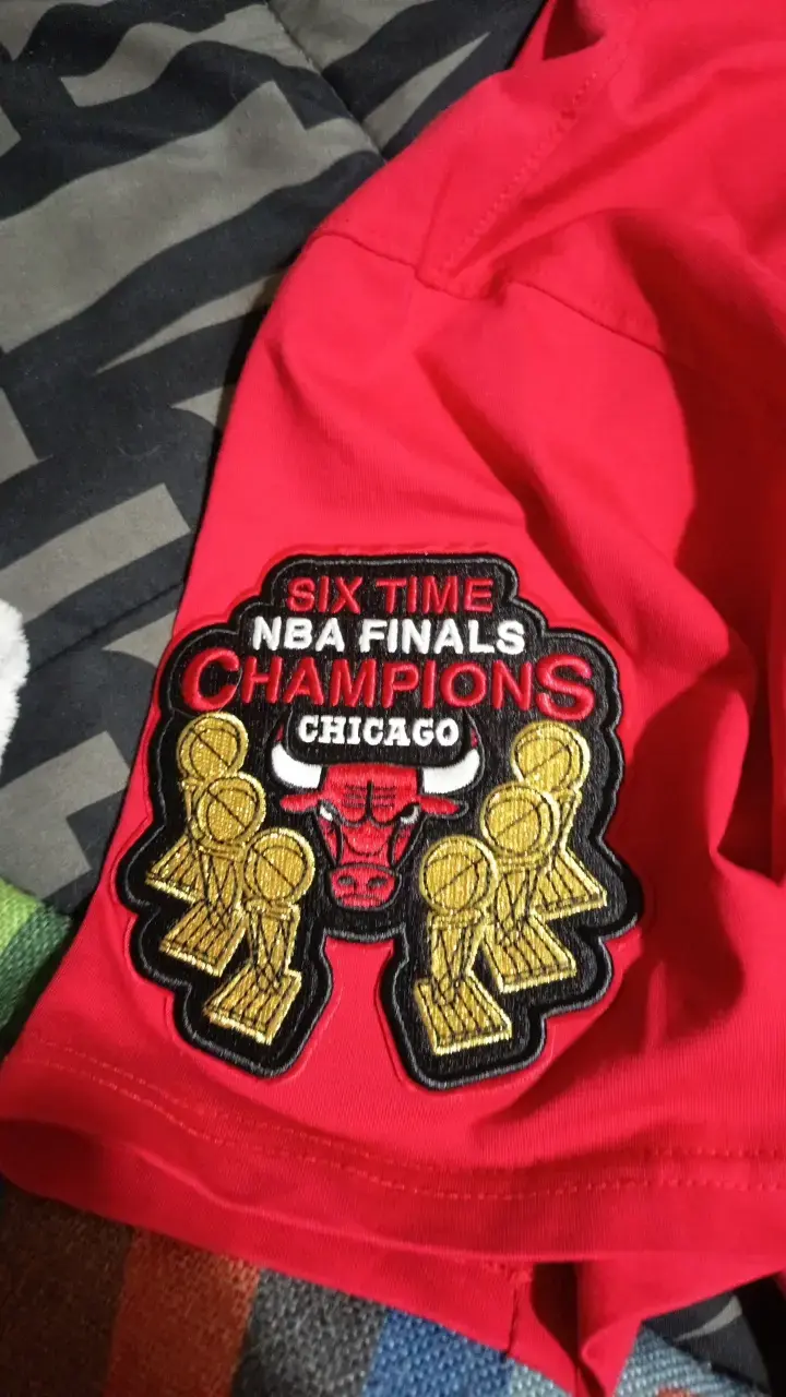Polera roja NBA Chicago Bulls campeones - 1