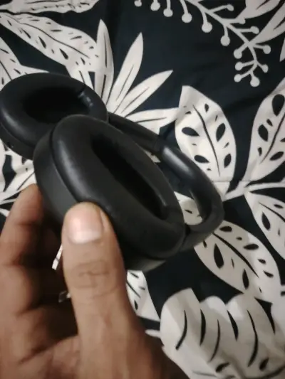 Auriculares inalámbricos negros de alta calidad - miniatura 1