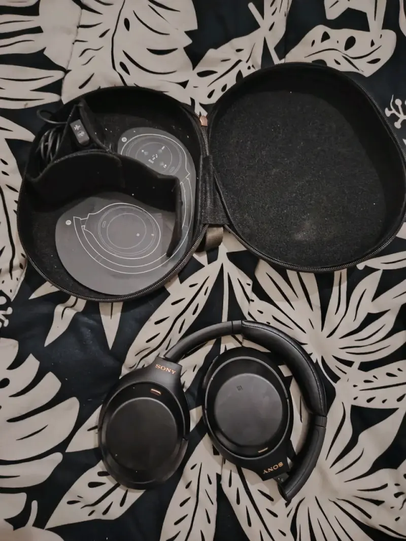 Auriculares inalámbricos negros de alta calidad - 2