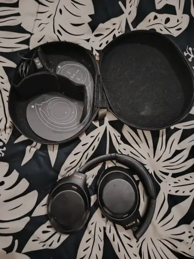 Auriculares inalámbricos negros de alta calidad - miniatura 2