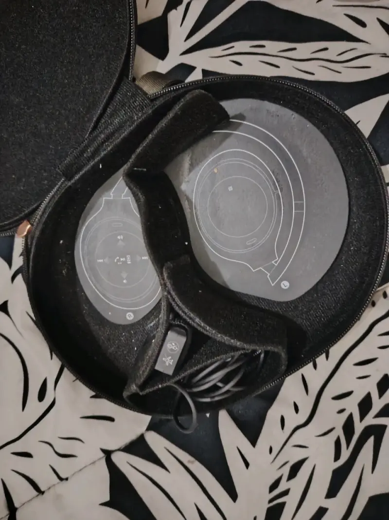 Auriculares inalámbricos negros de alta calidad - 4