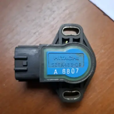 Sensor TPS Hitachi SERA483-06 para auto - miniatura 1