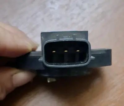 Sensor TPS Hitachi SERA483-06 para auto - miniatura 2