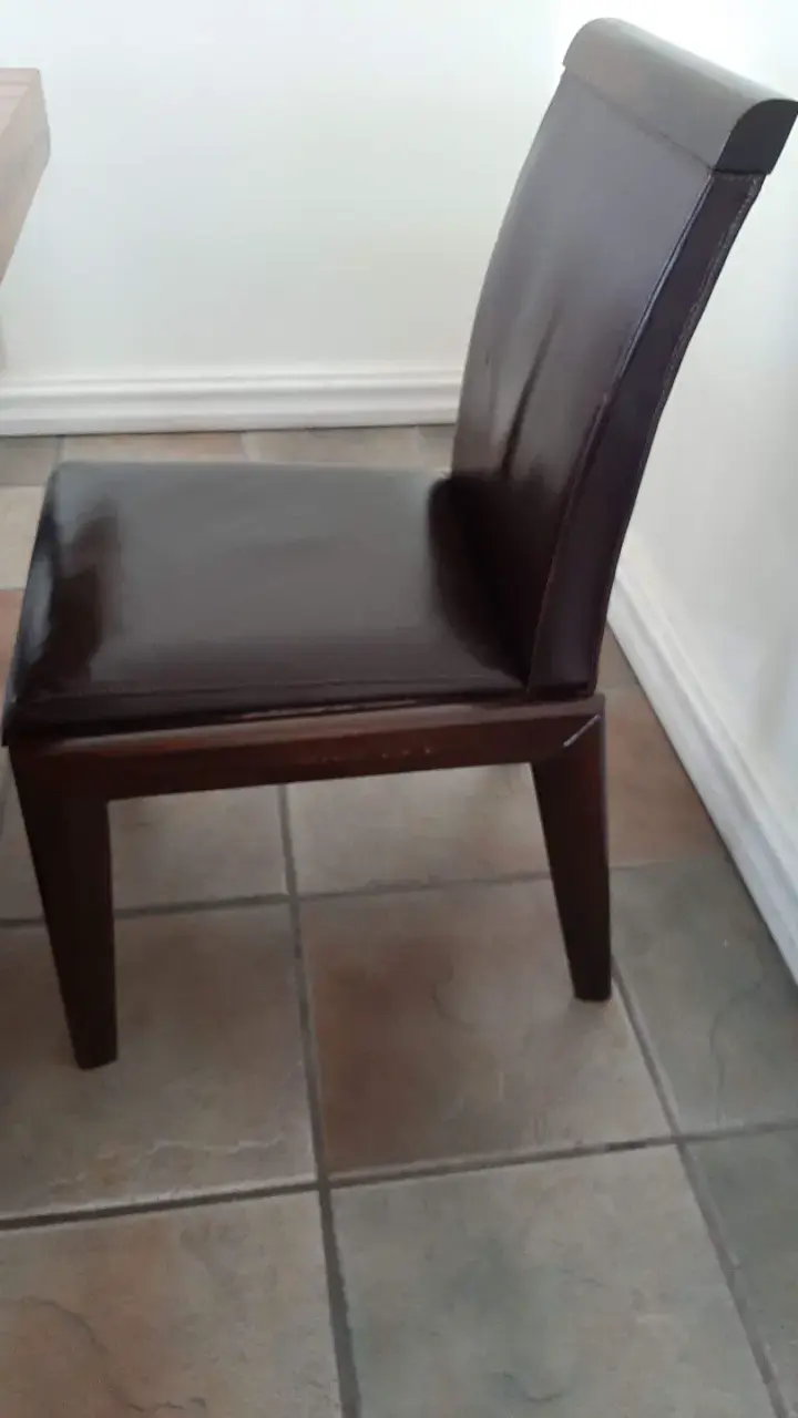 Silla de comedor de cuero marrón
