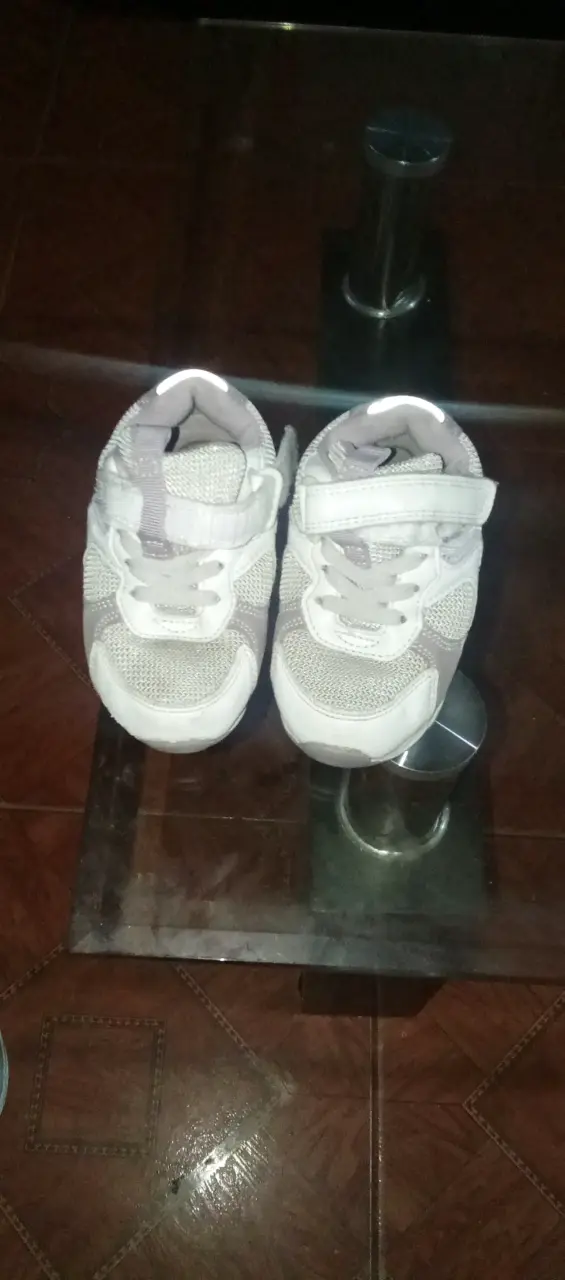 Zapatillas negras para niños con velcro - 2