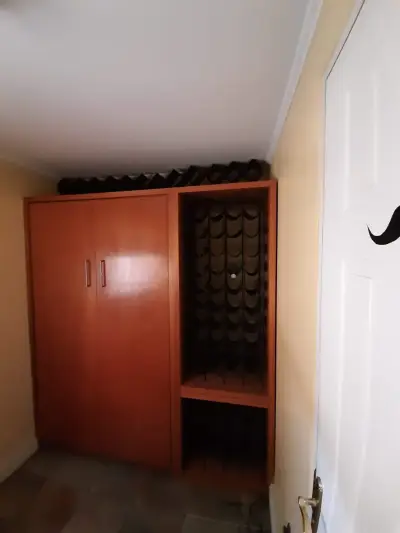 Cama abatible con estantería integrada - miniatura 2