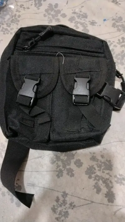 Mochila táctica negra compacta - miniatura 1