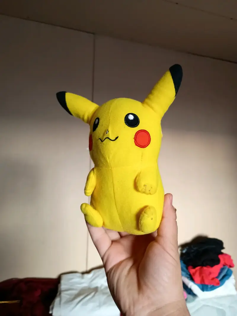 Peluche de Pikachu Pokémon - 1