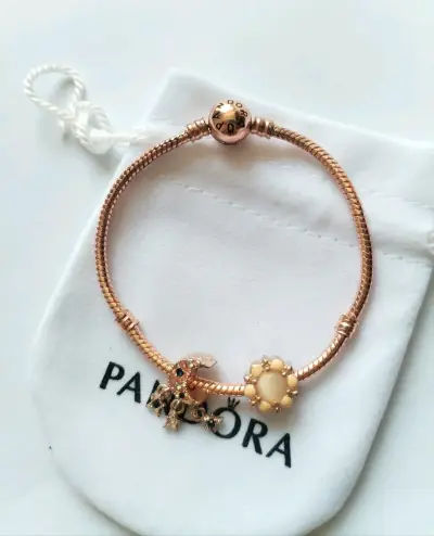 Pulsera Pandora con dijes decorativos - miniatura 5