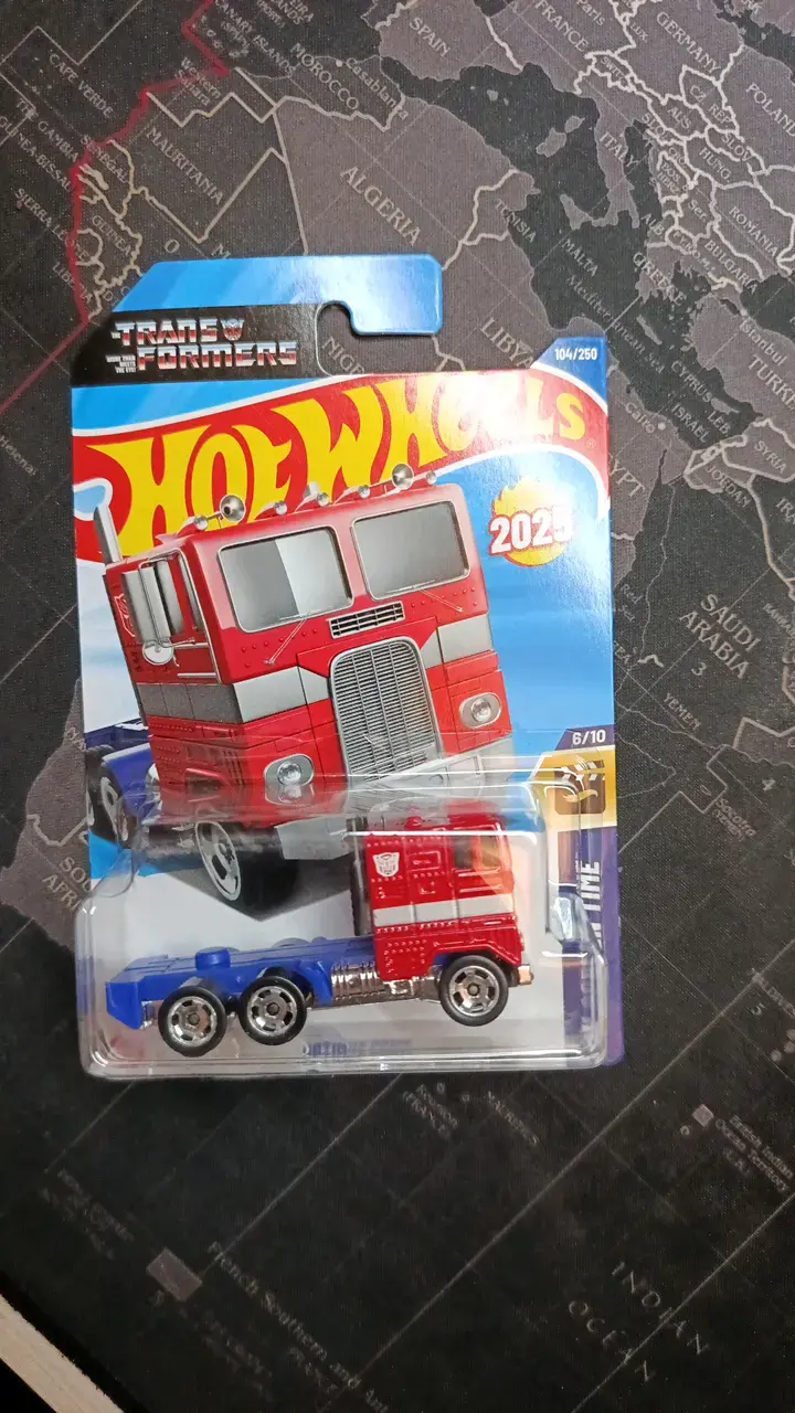 Camión Hot Wheels Transformers Optimus Prime