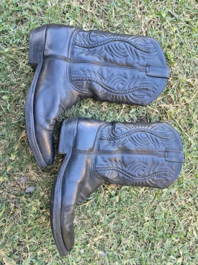 Botas vaqueras de cuero negro con diseño - miniatura 2
