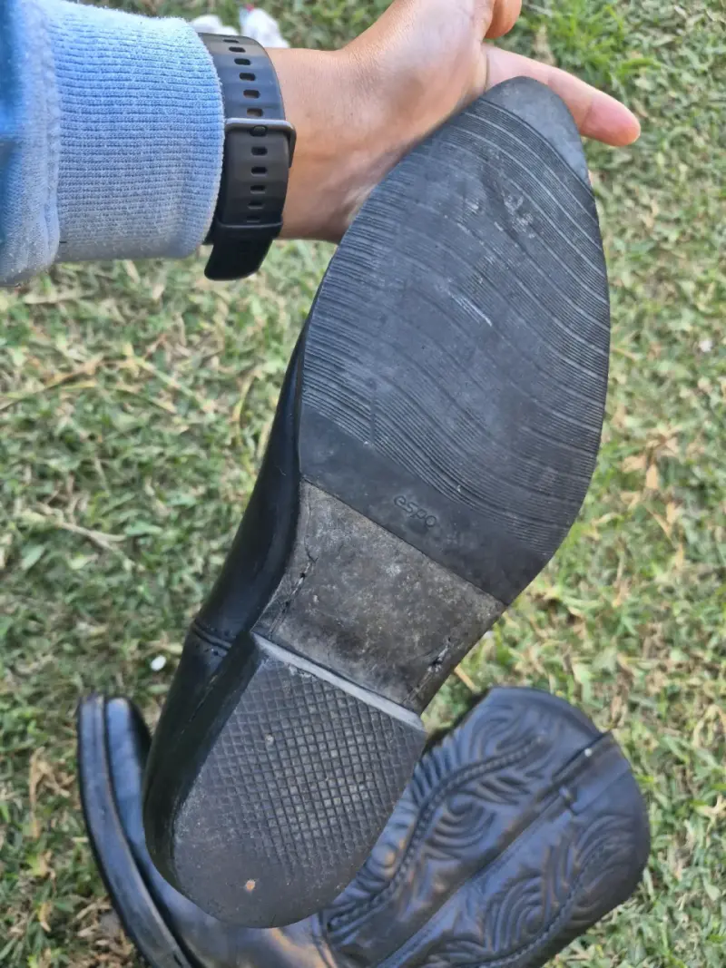 Botas vaqueras de cuero negro con diseño - 3