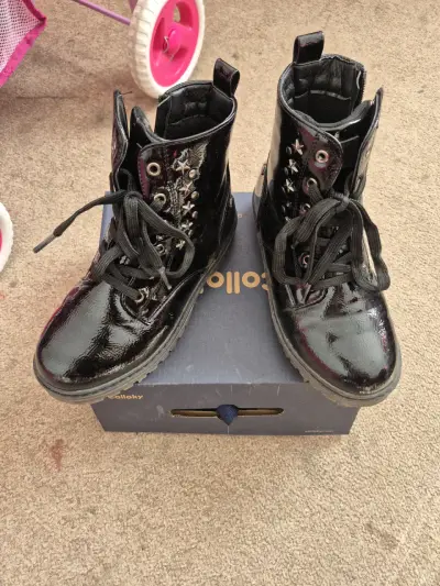 Botas negras de charol para niña talla 33 - miniatura 1